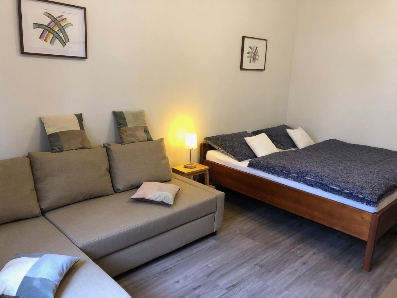 Yellow Street Apartment ロキトニツェ・ナト・イゼロウ エクステリア 写真