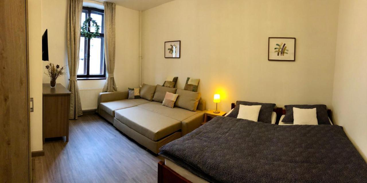 Yellow Street Apartment ロキトニツェ・ナト・イゼロウ エクステリア 写真