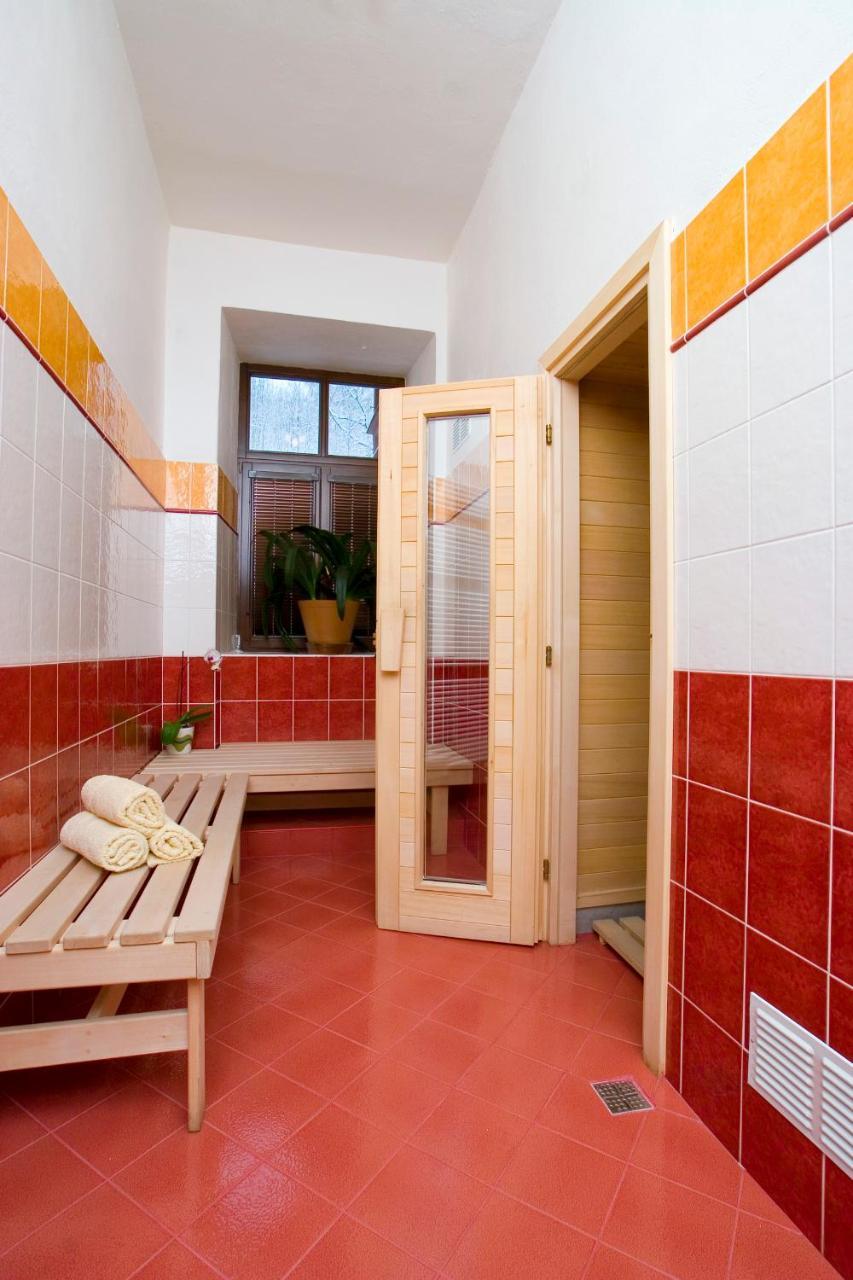 Yellow Street Apartment ロキトニツェ・ナト・イゼロウ エクステリア 写真
